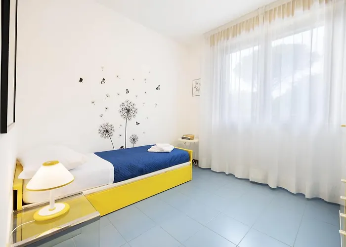 Casoli 11 - Vista Mare Apartment *